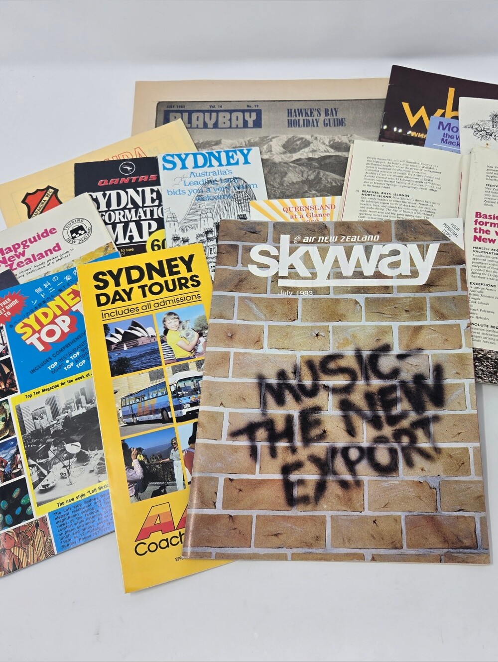 VINTAGE TRAVEL EPHEMERA MISC LOT NEW ZEALAND AUSTRALIA MAPS GUIDE QANTAS 1980S